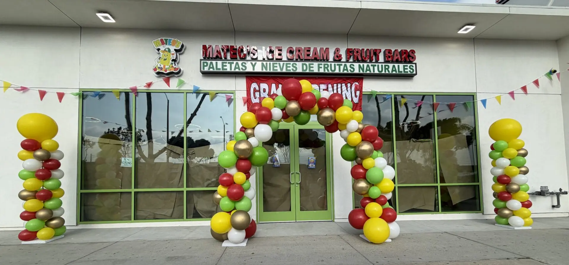 Paletas ice cream shop with balloon arch