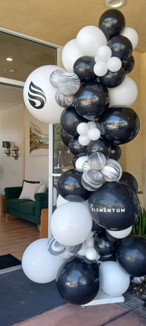 Black and white marbled balloon column